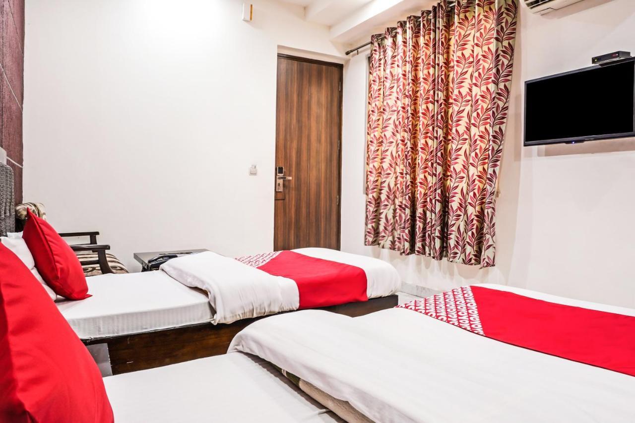 Oyo 18895 Hotel Kartikay Grand Hisār 外观 照片