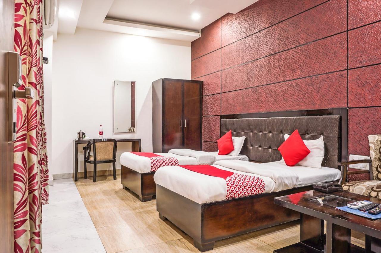Oyo 18895 Hotel Kartikay Grand Hisār 外观 照片